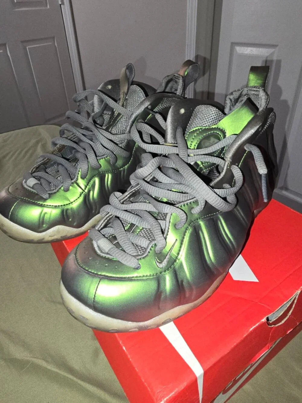 8.5 Nike Foampisites womens